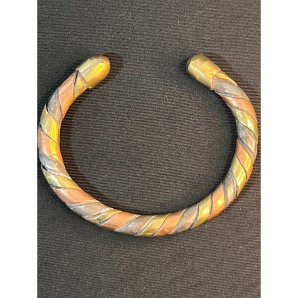 Ehelpbrands Twist Bangle